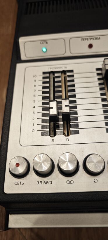 Другие предметы коллекционирования: Виниловые стереопроигрыватели с встроенным усилителем и пультом — 6