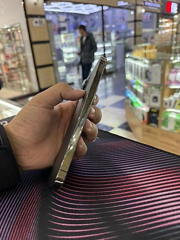 iphone 17 pro ma: Apple iPhone с тройной камерой Pro‑уровня - Корпус: плоские грани — 2