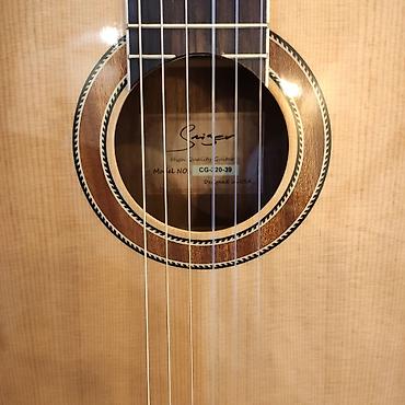 Gitaralar: Klassik gitara Smiger:CG220 Üst: Şam ağacı İstehsalçı:Çin Çanta — 3