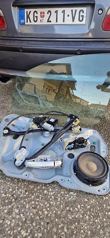 auto oprema krusevac: STAKLO VRATA VW TOURAN | Staklo vrata vw touran — 1