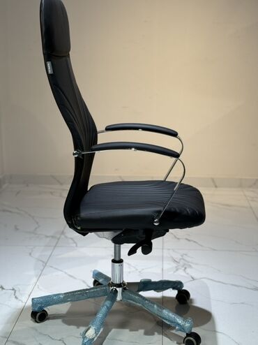 Офисные кресла: Офисное кресло, Новый, С колесиками, цвет - Черный, Экокожа, Бесплатная доставка — 3