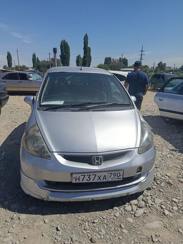 бампер на мерседес w211: Продается компактный серебристый хэтчбек Honda Fit. Этот пятидверный