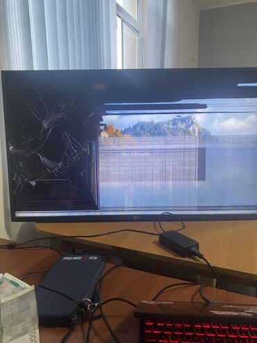 Телевизоры: Телевизор LG полностью рабочий но разбита матрица из за этого продаю