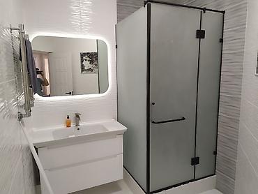 Душевые перегородки и ограждения: Душевая кабина, перегородка. душевая перегородка, закалённое стекло — 6