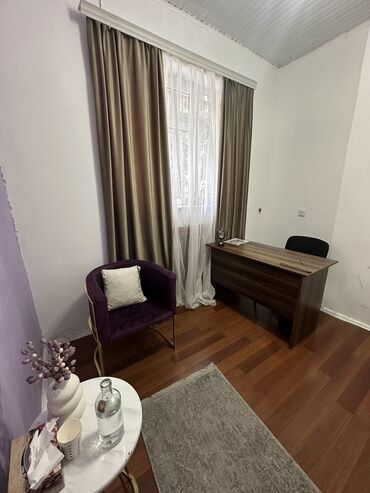 Otaqların uzunmüddətli kirayəsi: Günlük aylıq saatlıq otaqlar ofis icarə verilir. Həm təlim həm görüş — 13