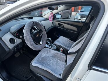 шевроле ланос купить: Chevrolet Cruze седан, белый цвет кузова. Основные особенности: -