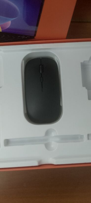 Digər planşetlər: Umiio S10 planşet – klaviatura və siçan ilə Xüsusiyyətlər: - Model — 6