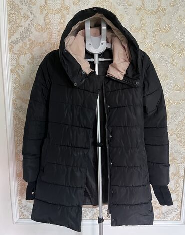 куртка зимняя: Пуховик, По колено, Приталенная модель, S (EU 36)
