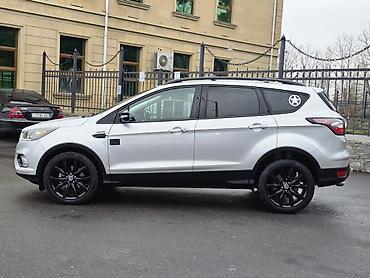 ford transit oluxana: Ford Escape: 1.5 l | 2017 il 56000 km Ofrouder/SUV — 3