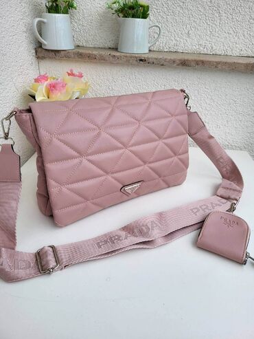 Torbe: Cena torbi 2900
cena novcanika 2200
Porez — 3