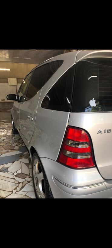 mercedes benz 150: Срочно продаю серебристый хэтчбек Mercedes-Benz A 160. Компактный и