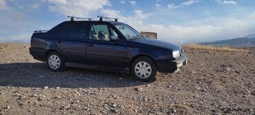 вента 1998: Volkswagen Vento: 1.8 л | 1992 г. | Седан at lalafo.kg вента 1998: Volkswagen Vento: 1.8 л | 1992 г. | Седан