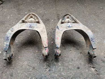 Auto delovi: Viljuška gornja za prednji trap Lada 7 Riva. Polovno, očuvano. Gornja — 7