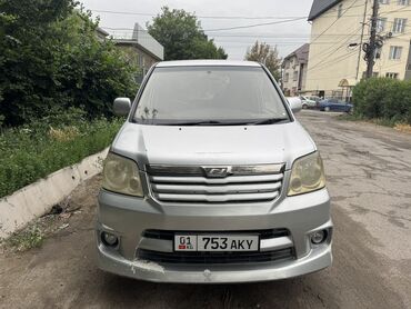 Toyota: Toyota Noah: 2003 г., 2 л, Автомат, Бензин, Минивэн