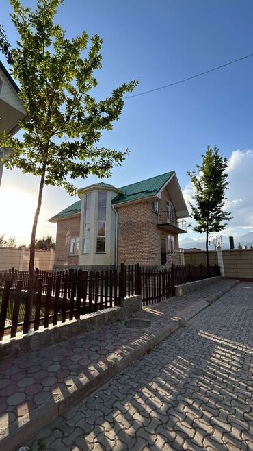 продам дом дешево срочно бишкек: 175 м², 4 комнаты, Забор, огорожен