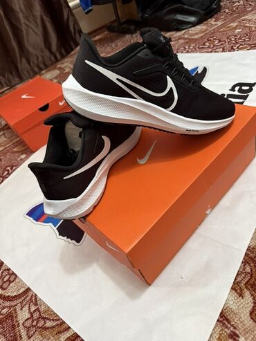 полузамок найк: Эркектердин кроссовкасы, 41, Nike, Жаңы, түсү - Кара
