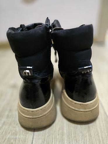 ugg bor: Original kozne cizmice cuvenog Italijanskog brenda. Par puta obuvene — 3