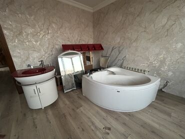 Unitazlar: Daxildir : Vanna, moydadir güzgü 7 kv 60x60 qara parlaq metlak