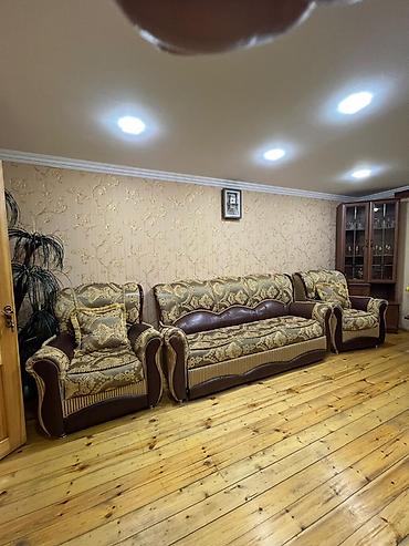 Klassik üslubda 3 parçalı yumşaq mebel dəsti - Tərkib: 1 ədəd