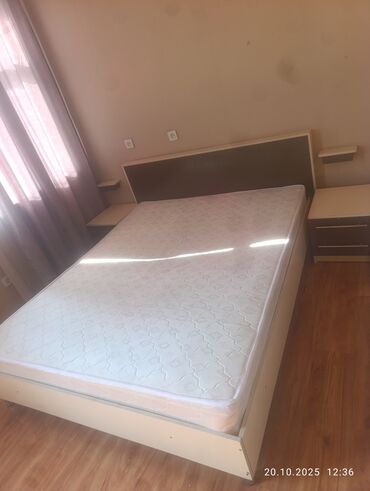 продаю кровать: Двуспальная кровать, Б/у, С матрасом, длина - 2 см