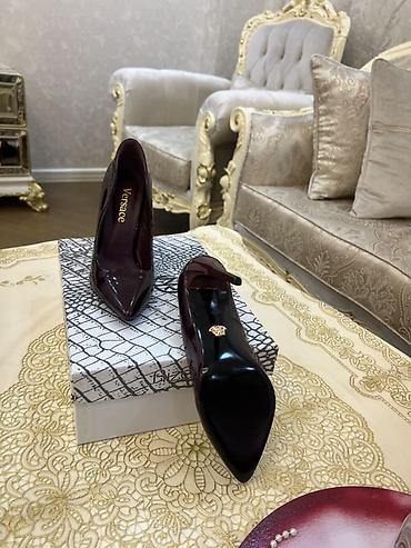 Tuflilər: Versace qadın stilettosu - Model: Klassik şıq stiletto - Rəng: Tünd — 2