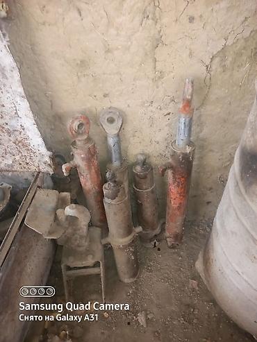 Запчасти для строительных машин: Гидравлические цилиндры и комплектующие для спецтехники Описание: - — 1