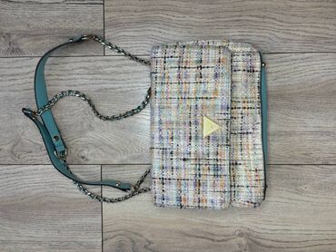 дольче габанна: Сумка Guess твид
Состояние на фото