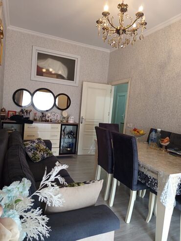 Otaqların satışı: Satılır: zövqlə təmir olunmuş mənzil interyeri - Geniş qonaq otağı — 2