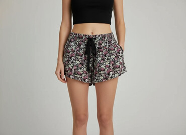 szare sandały na słupku ccc: Cropp, Shorts for women, size S