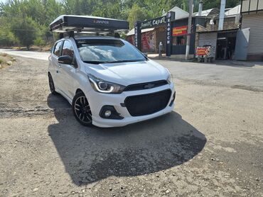 машина кредит: Chevrolet Spark: 2016 г., 1 л, Вариатор, Бензин, Фургон