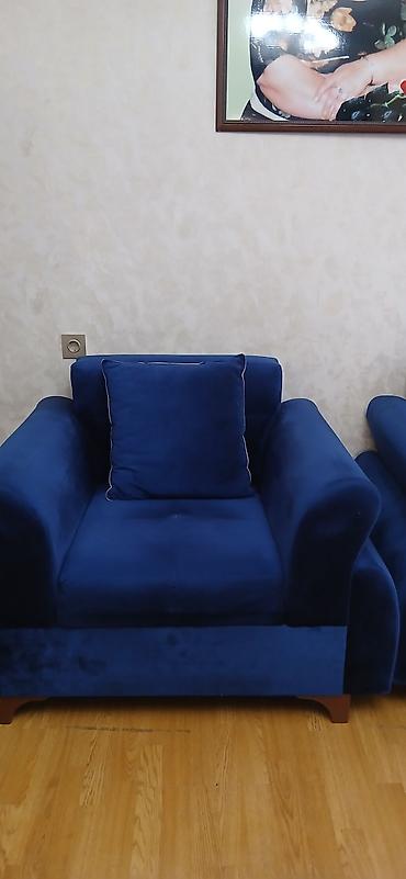 çarpayı bazalı: Mavi məxməri yumşaq mebel dəsti - Tərkib: 1 ədəd üçnəfərlik divan + 2 — 4