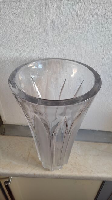 ваза хрустальная: Ваза, стекло. по 300 сом, высота 26 см