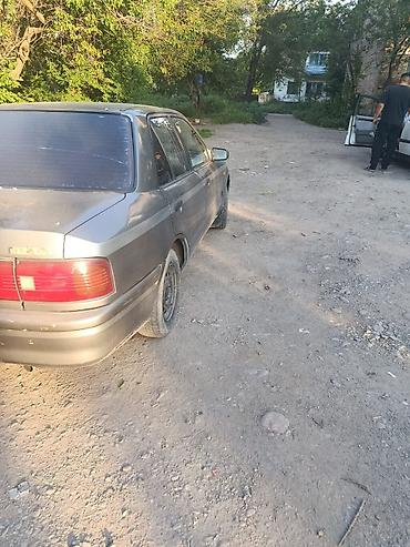 Транспорт: Mazda 323: 1990 г., Седан — 2