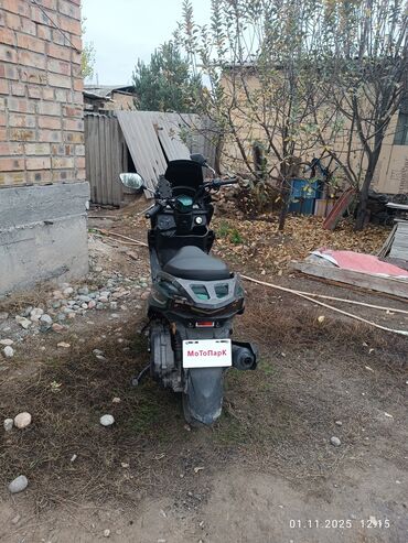 мопед м8: Скутер MotoPark, зеленый металлик Основные особенности: - Кузов с