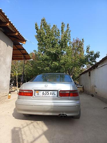 Унаа: Honda Accord: 1997 г., 2 л, Кол менен иштөөчү, Бензин, Седан — 3