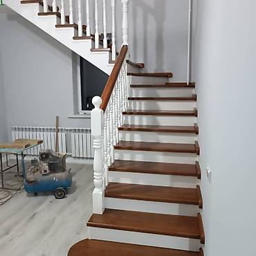 Деревянные лестницы: Деревянная лестница Для дома, Вид дерева: Грецский орех, Форма лестницы: Много-маршевая, Стиль: Классический — 20