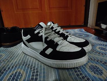 Ayaqqabılar: Ağ sport ayaqqabiynan barter ederem.3 ay geyinilib — 1