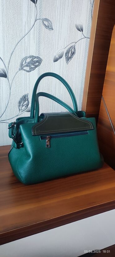 Çantalar: Əl çantası, Prada, İşlənmiş