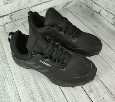 Кроссовки и спортивная обувь: Adidas Terrex 45 размер маломерки одевал пару раз. Брал дорого отдаю