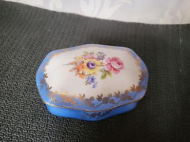 Ostali antikviteti: Satula Martinroda porcelan Nemacka iz 70ih godina. Porcelanska satula — 6