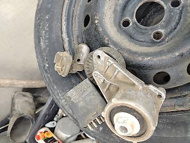 mercedesbenz ceşka sağ arxa qapı: 190 natjtli benzin Nasos relesi birda yagn Dacki 3 bir yerdə 50 manata — 1