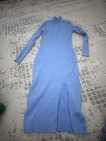 длинное платье с вырезом на ноге: Вязаное платье Larina Style. Куплено в МСК .Zaria . Пару раз одета )))