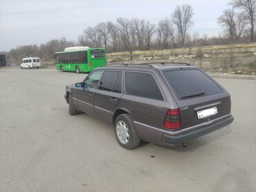 Mercedes-Benz: Mercedes-Benz E 220: 1994 г., 2.2 л, Механика, Бензин, Универсал