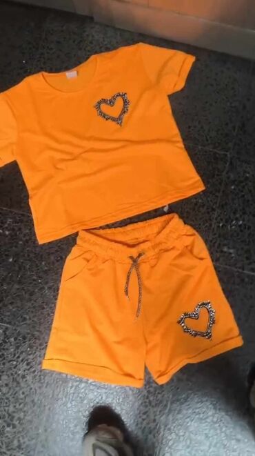 plisani kompleti: Kompleti sa cirkonima
s,m,l,xl
2500 din