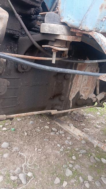 Traktorlar: Minsk MTZ-80 traktor - Rəng: göy - Kabinli, geniş görünüşlü ön şüşə — 6