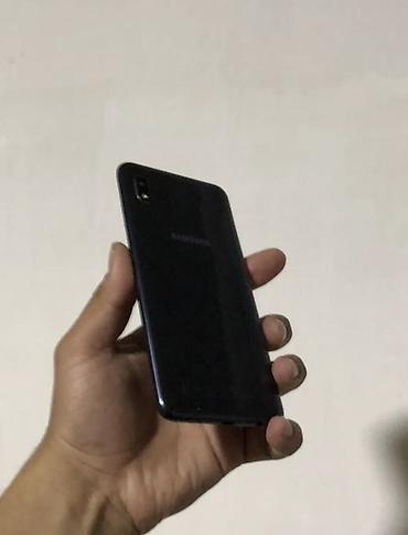 note 2: Samsung Galaxy A10, Б/у, 32 ГБ, цвет - Черный, 2 SIM — 2