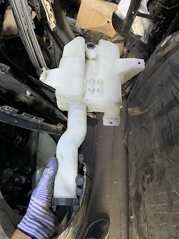 Бачок стеклоомывателя Ford - Оригинальная деталь Ford (клеймо Ford на at lalafo.kg Бачок стеклоомывателя Ford - Оригинальная деталь Ford (клеймо Ford на