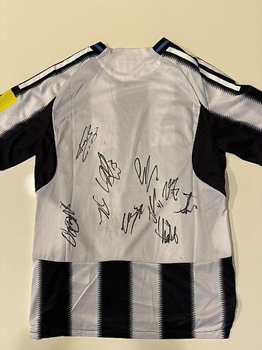 ağ koftalar: Məhsul: Newcastle United 2023/24 ev forması – imzalı kolleksiya — 2