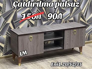 televizor alti dizayn: TV stendi – müasir dizaynlı, taxta teksturalı səth. İki yan tərəfdə — 1