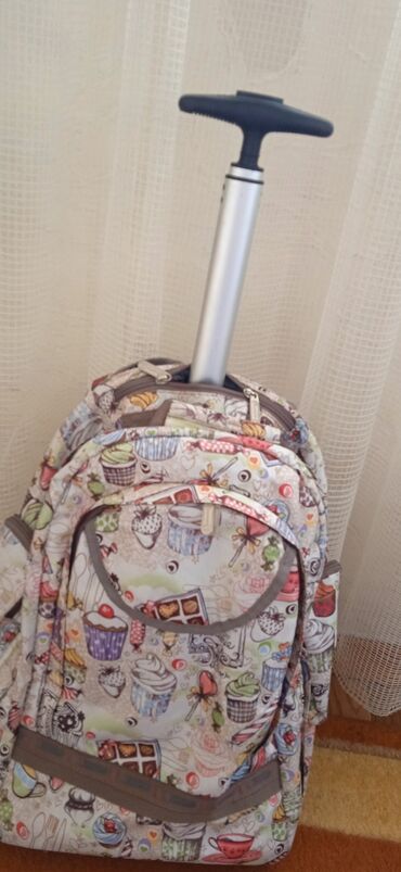 хозяйственная сумка на колесиках: Продается рюкзак на колесиках, в отличном состоянии, много карманов